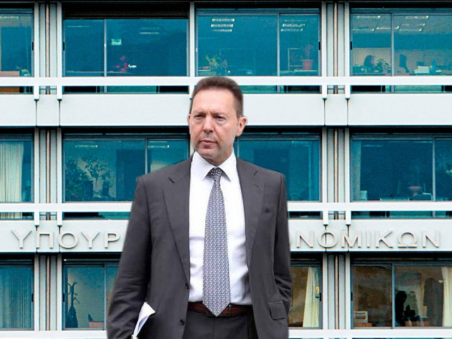 Διαψεύδει μέσω... διαρροών την παραίτησή του ο Στουρνάρας