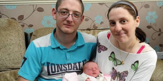 Απίστευτο: Πήγε τουαλέτα και... γέννησε την κόρη της