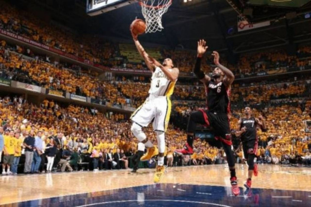 Ιντιάνα Πέισερς: Ζωντανοί με... φάουλ του Λεμπρόν (videos)