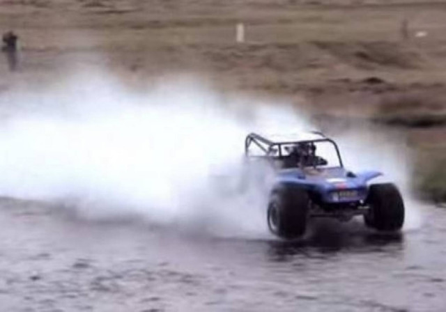 Με 1.600 άλογα περνάει πάνω και από ποτάμια (βίντεο)