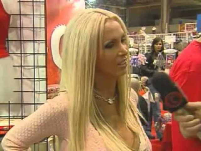 Πορνοστάρ υποψήφια να αντικαταστήσει τον... ιδιαίτερο δήμαρχο του Τορόντο