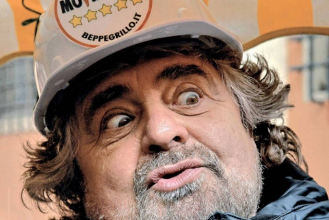 Γκρίλο: Ο Φάρατζ διαθέτει ειρωνεία και χιούμορ, δεν είναι ρατσιστής