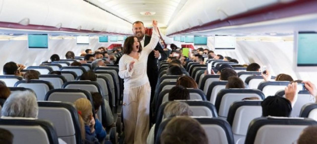 Δε θα πιστέψετε τι έγινε μέσα στο αεροπλάνο (βίντεο)