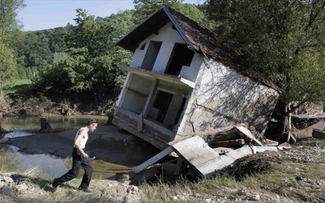 Κουβέρτες και τρόφιμα στη Σερβία έστειλε η ΝΔ