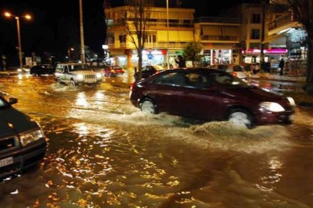 Κακοκαιρία: Τραυματίστηκε 11 χρονο κοριτσάκι στον Βόλο