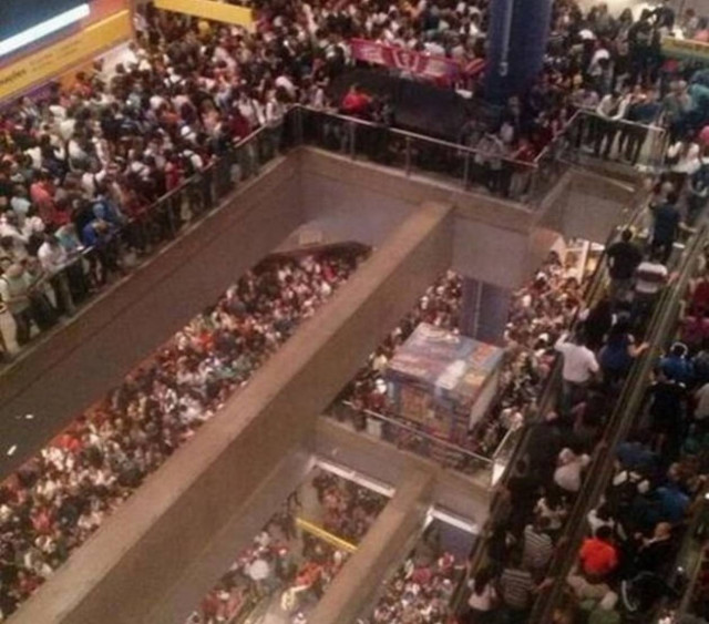 Εικόνες χάους στο Μετρό του Σάο Πάολο (vid)