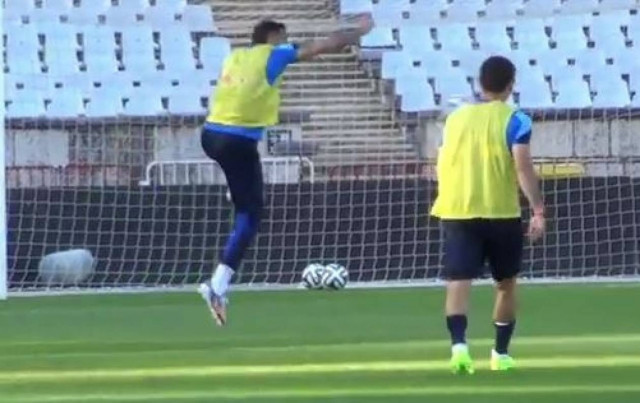 «Τρώνε σίδερα» οι διεθνείς μας: Δείτε εικόνες από την προπόνηση (vid)