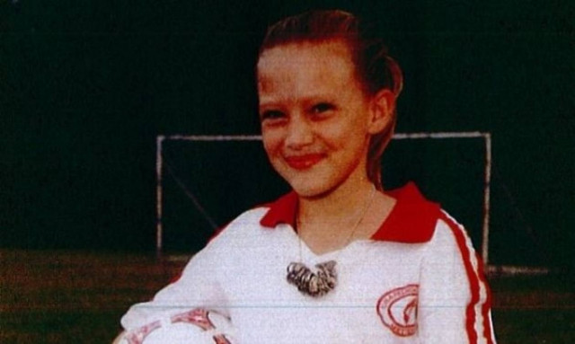 Αυτό το κοριτσάκι, σήμερα είναι μια πολύ τρυφερή μανούλα!