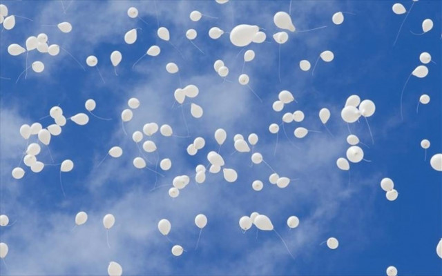 Μπαλόνια στον ουρανό της Θεσσαλονίκης για τα εξαφανισμένα παιδιά