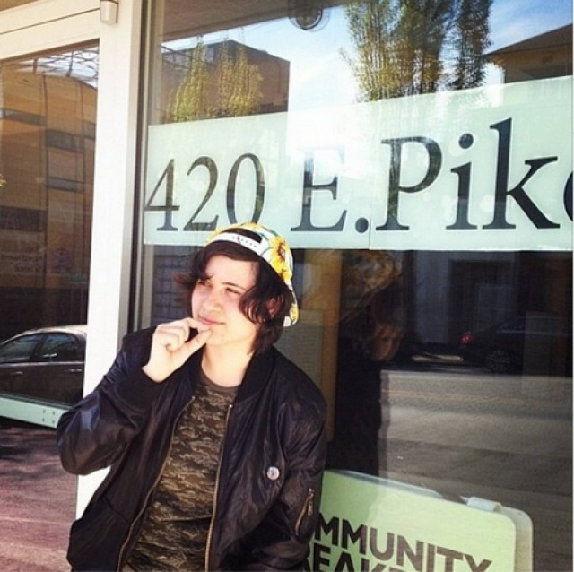 Μοίραζε δωρεάν... μαριχουάνα! (βίντεο)