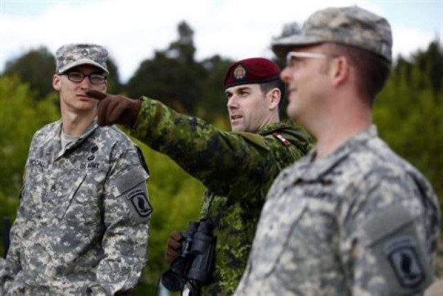 Προσωρινή ενίσχυση των δυνάμεων στην Πολωνία θα εξετάσει το ΝΑΤΟ