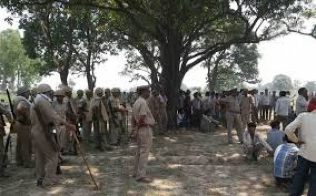 Ινδία: Διαδηλώσεις και επεισόδια για το μαζικό βιασμό και το φόνο των δυο κοριτσιών