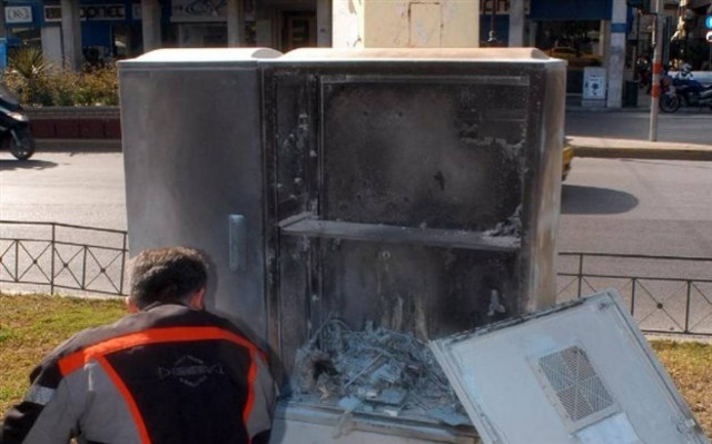 Πειραιάς: Έκρηξη εμπρηστικού εκρηκτικού μηχανισμού σε καφάο του ΟΤΕ