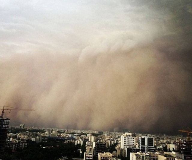 Βίντεο: Η στιγμή που η Τεχεράνη χτυπήθηκε από τη φονική αμμοθύελλα