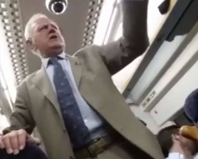 Ο μεθυσμένος συνταξιούχος ανέβασε το... κέφι! (βίντεο)