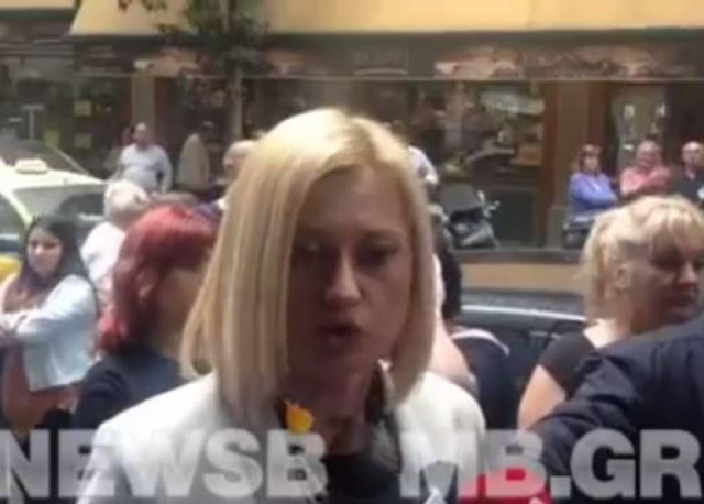 Μακρή για καθαρίστριες: Αυτές οι γυναίκες αγωνίζονται για 330 ευρώ (vid)