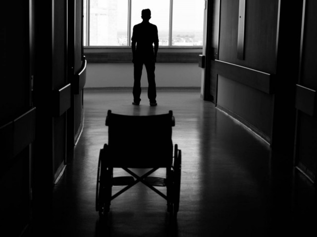 Πετάνε στον... Καιάδα τους καθηγητές ΑμεΑ