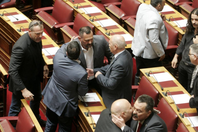 Αρχίζει η ψηφοφορία για την άρση ασυλίας των βουλευτών της Χ.Α