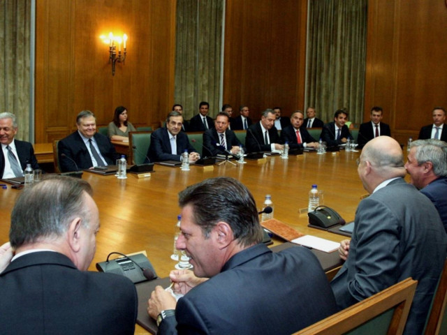 Τα φόρτωσαν στον… κόκορα λόγω ανασχηματισμού