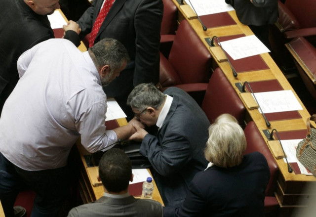 Δείτε φωτογραφίες από την επιστροφή Μιχαλολιάκου, Λαγού και Παππά στη Βουλή