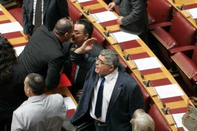 Υπέρ της άρσης ασυλίας των βουλευτών της Χ.Α ψήφισαν 223  βουλευτές