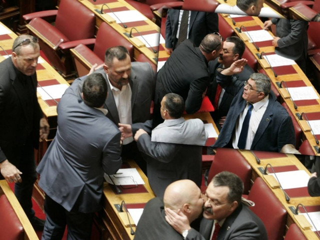 Μιχαλολιάκος: Είμαι αμετανόητος εθνικιστικής και Χρυσαυγίτης (pics&vid)