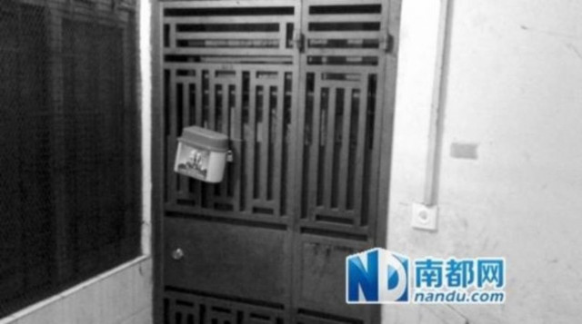 Καθάριζαν το διαμέρισμα και έπαθαν ΣΟΚ με αυτό που βρήκαν κάτω από το κρεβάτι του