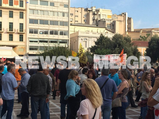 Συναυλία συμπαράστασης στις απολυμένες καθαρίστριες στο Σύνταγμα (pics&vid)