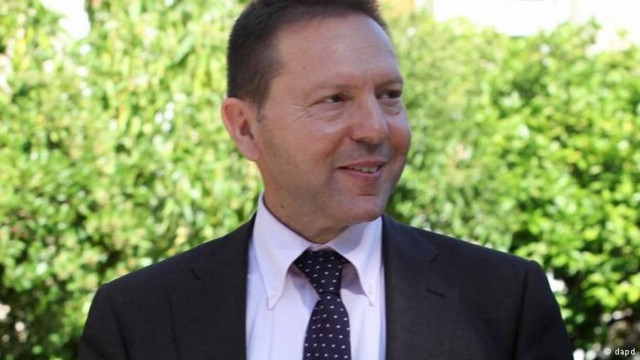 Handelsblatt: «H Ελλάδα αναζητά νέο υπουργό Οικονομικών»