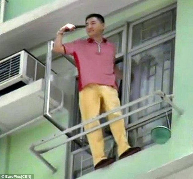 Αυτοκτόνησε πατέρας μοντέλου που εμπλέκεται σε σεξουαλικό σκάνδαλο