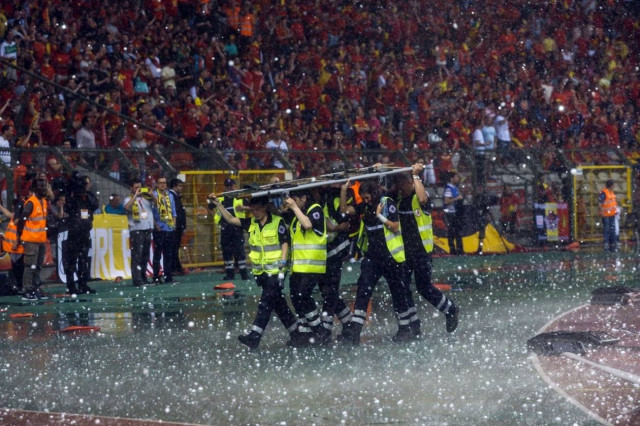 Απίστευτο χαλάζι στο γήπεδο... λίγο πριν το Μουντιάλ (vid)