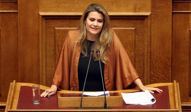 ΔΗΜΑΡ: Παραιτήσεις ζητά και η Φουντά