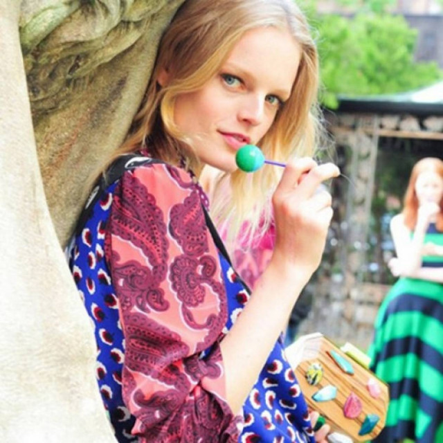 Πώς θα φτιάξετε τη δική σας μάσκαρα με χρώμα!