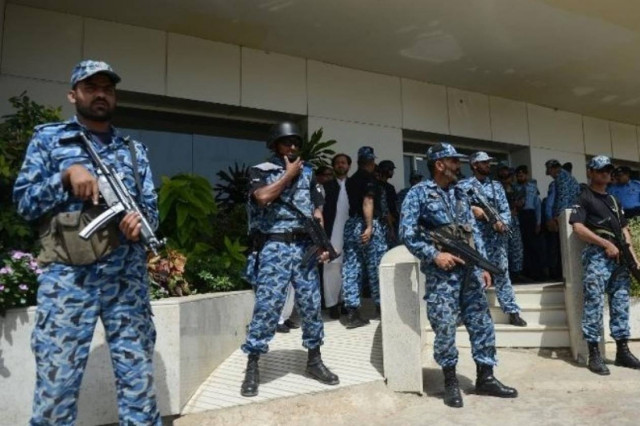 Πακιστάν: Πολύνεκρες επιθέσεις σε αεροδρόμιο και εστιατόριο (videos)