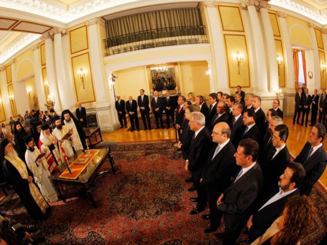 Ανασχηματισμός προσώπων, όχι πολιτικών!