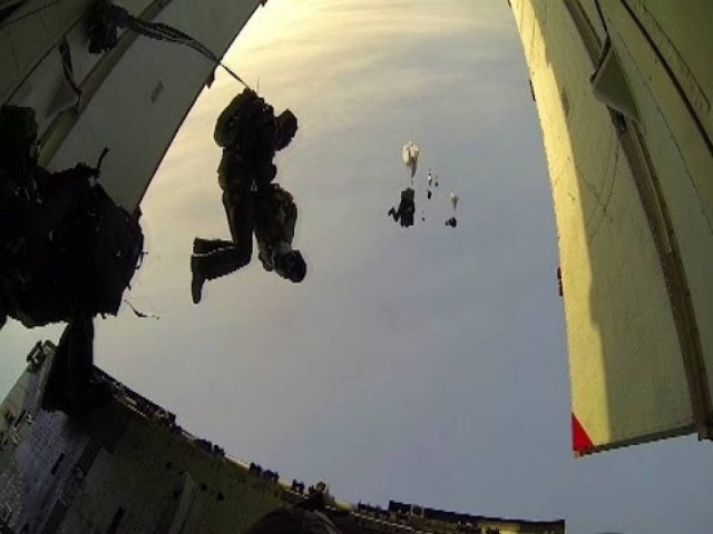 Χιλιάδες αλεξιπτωτιστές θα «πέσουν» σε 15 περιφέρειες της Ρωσίας