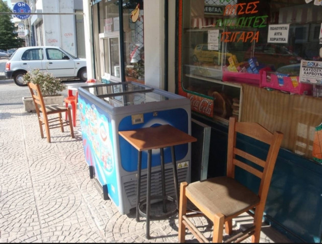 Ξάνθη: Έκλεψαν παγωτά,τα έφαγαν και έκαναν πάρτι έξω από εκκλησία