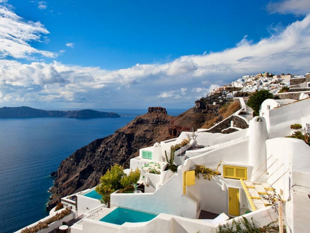 Ποια κρίση; Αυξήσεις έως και 100% στις τιμές των ξενοδοχείων