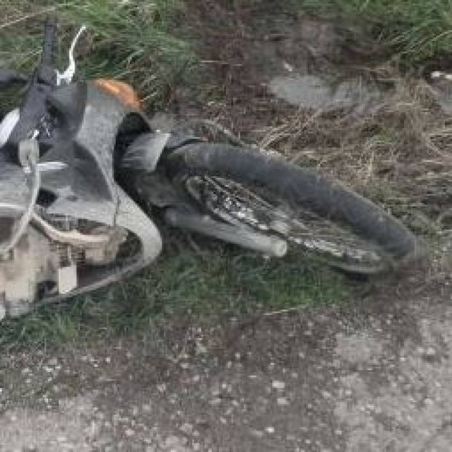 Κρήτη: Έχασε τον έλεγχο της μηχανής και καρφώθηκε σε δυο αυτοκίνητα