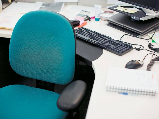 Με απόλυση απειλούνται 5.000 δημοτικοί υπάλληλοι