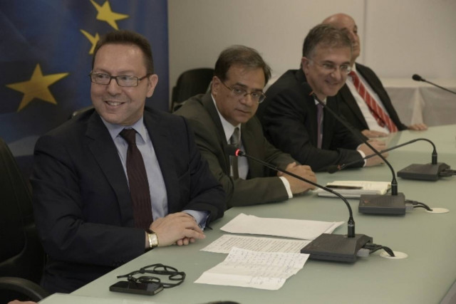 Στουρνάρας: Το σούσι, τα σουβλάκια και τα «γαλλικά» του Σαμαρά