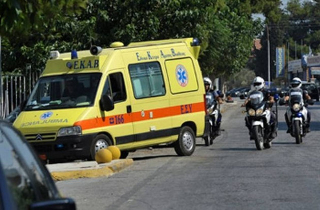 Αυτοκίνητο παρέσυρε δικυκλιστή και τον εγκατέλειψε