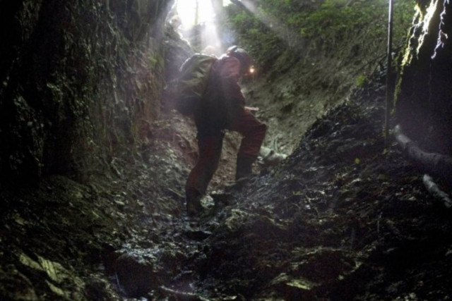 Γερμανία: Θρίλερ με τον εγκλωβισμένο σπηλαιολόγο