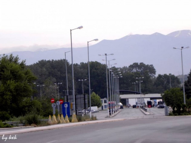 Εικόνες ντροπής στις τουαλέτες του τελωνείου Προμαχώνα (vid)