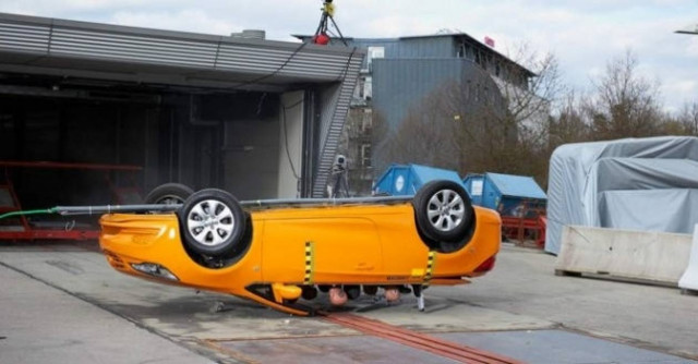 Crash test ανατροπής για τέσσερα κάμπριο, απογοητεύει το GOLF (βίντεο)