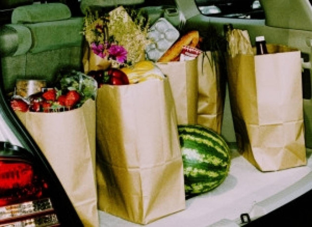 Απάνθρωπο: Έκλεβαν τα ψώνια των θυμάτων μετά το θανατηφόρο τροχαίο