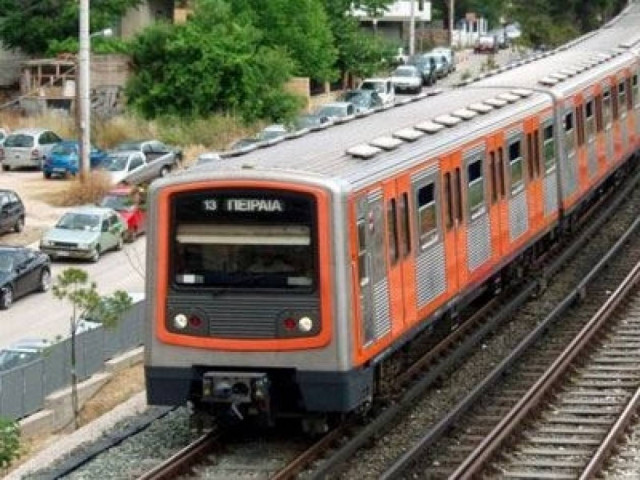 Νεκρός ο άνδρας που έπεσε στις γραμμές του ΗΣΑΠ στην Ομόνοια (pic)