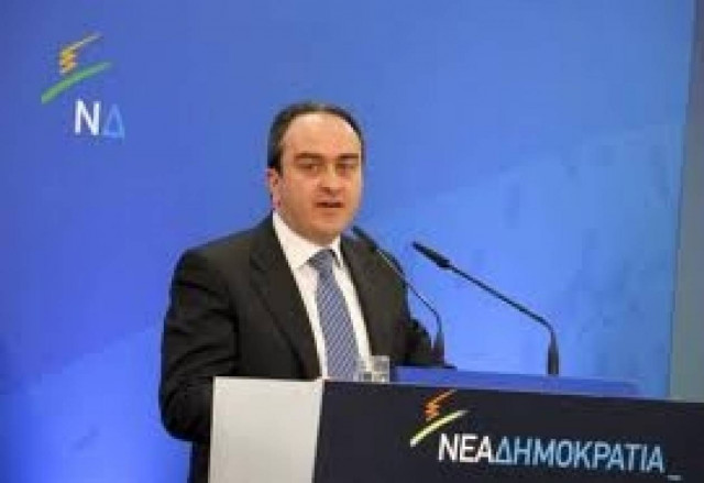 Δυο γαλάζιοι για τη θέση του Θεοχάρη