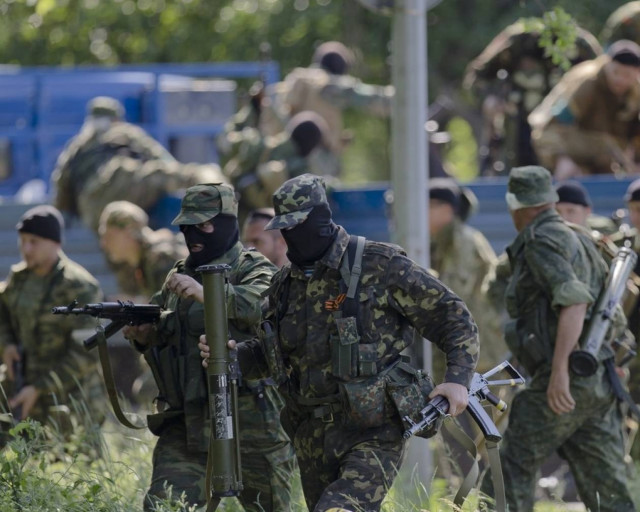 Πυροβολισμοί στο αεροδρόμιο του Λουγκάνσκ