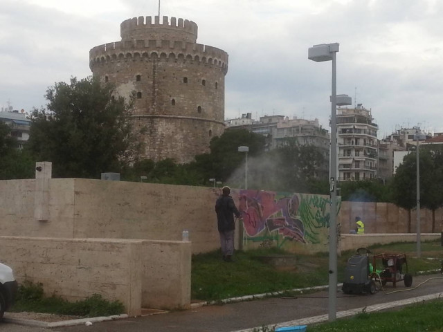 Επιχείρηση - καθαρισμός γκράφιτι στη Θεσσαλονίκη! (vid&pics)